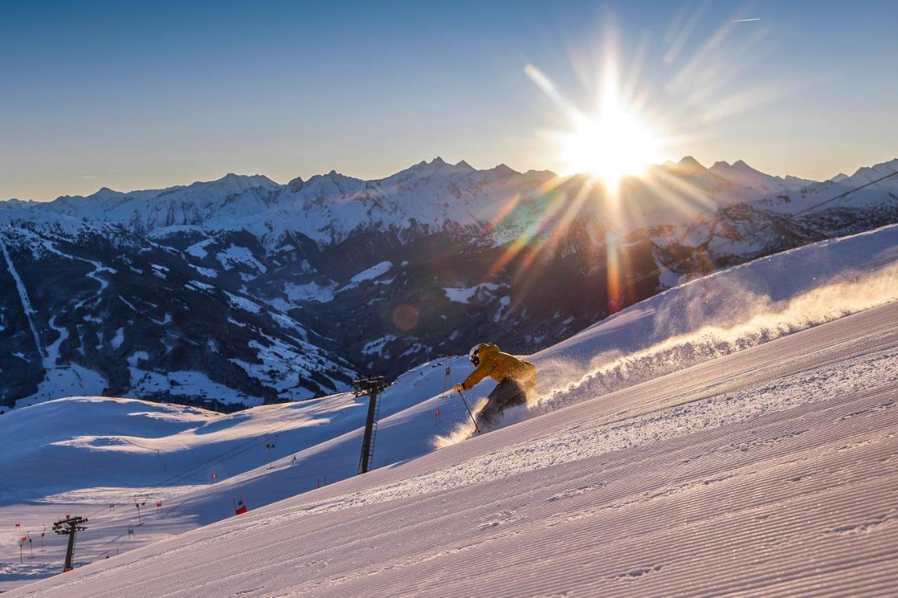 Zillertal Suites Fuegen By Alps Resorts Bagian luar foto