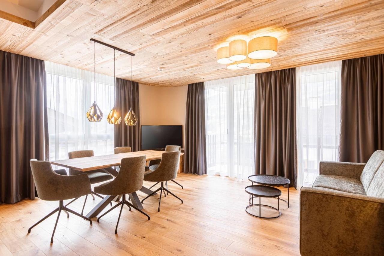 Zillertal Suites Fuegen By Alps Resorts Bagian luar foto