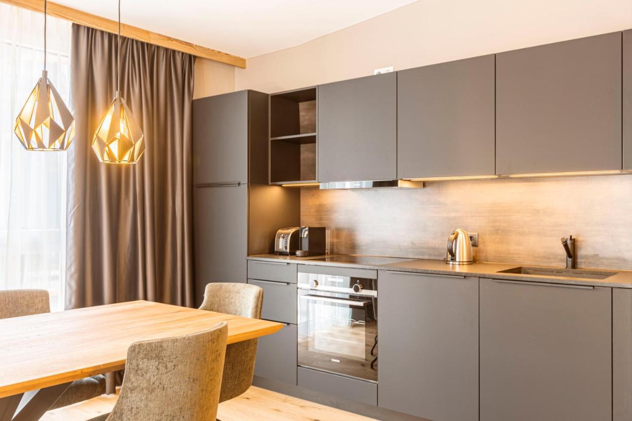 Zillertal Suites Fuegen By Alps Resorts Bagian luar foto