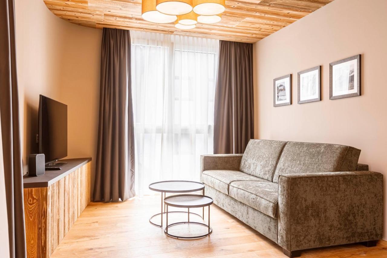 Zillertal Suites Fuegen By Alps Resorts Bagian luar foto