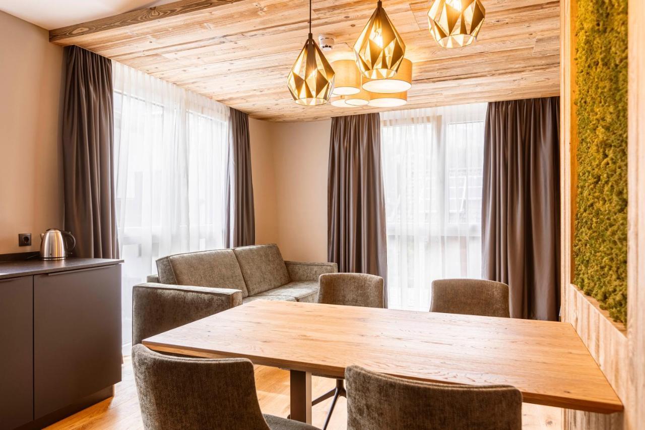 Zillertal Suites Fuegen By Alps Resorts Bagian luar foto