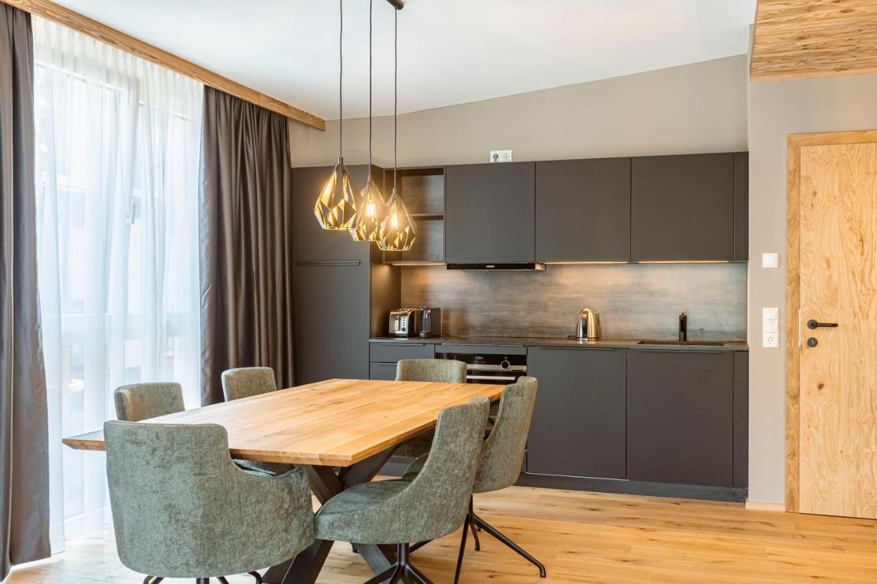 Zillertal Suites Fuegen By Alps Resorts Bagian luar foto