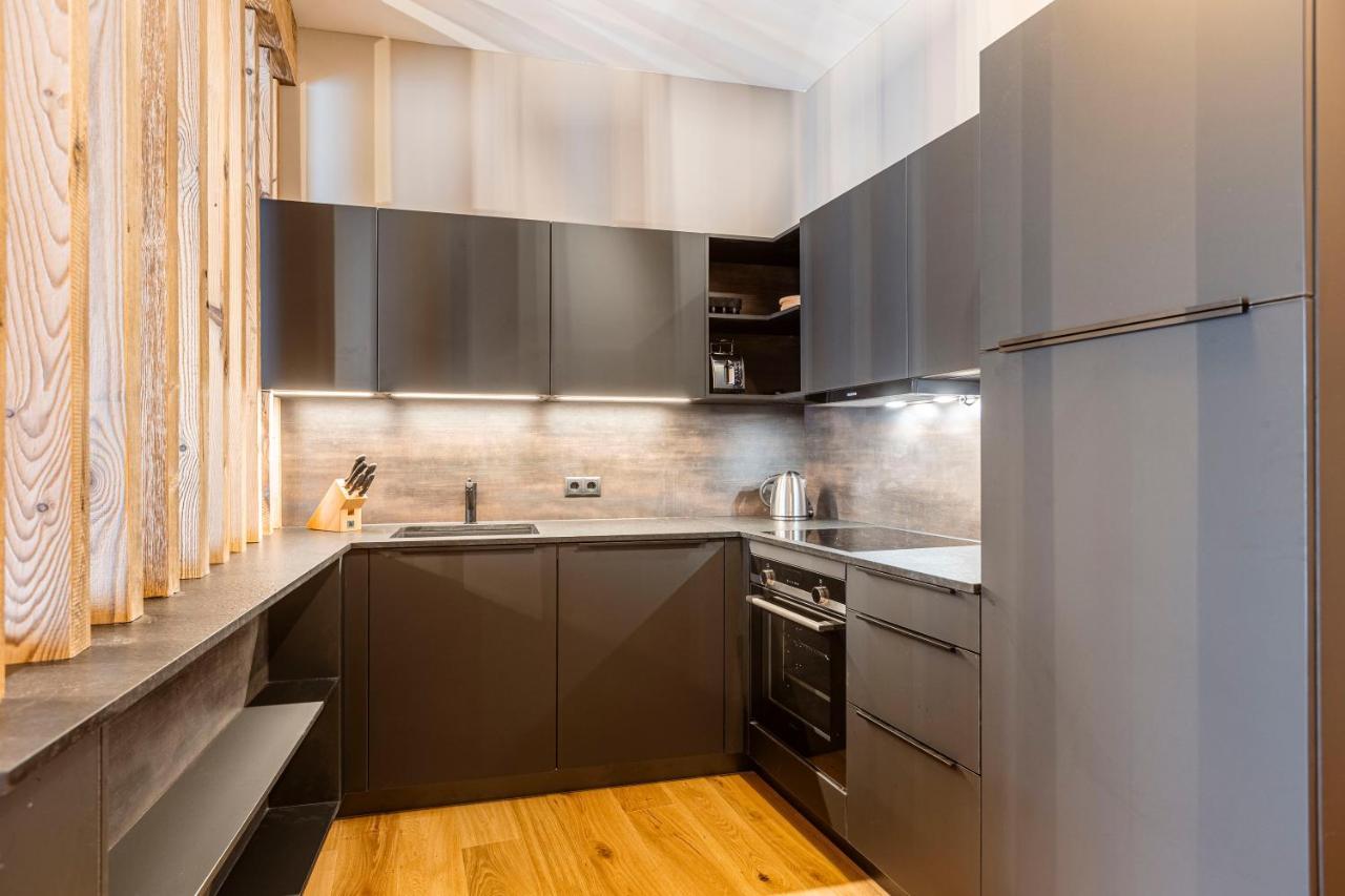 Zillertal Suites Fuegen By Alps Resorts Bagian luar foto