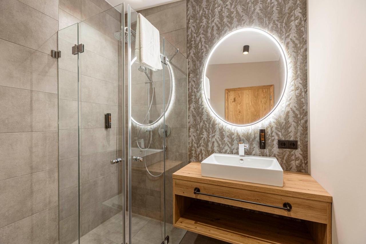 Zillertal Suites Fuegen By Alps Resorts Bagian luar foto