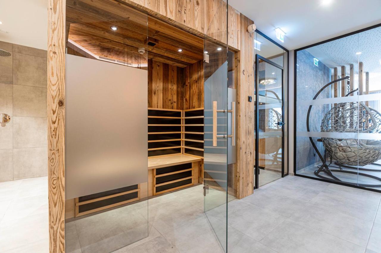 Zillertal Suites Fuegen By Alps Resorts Bagian luar foto