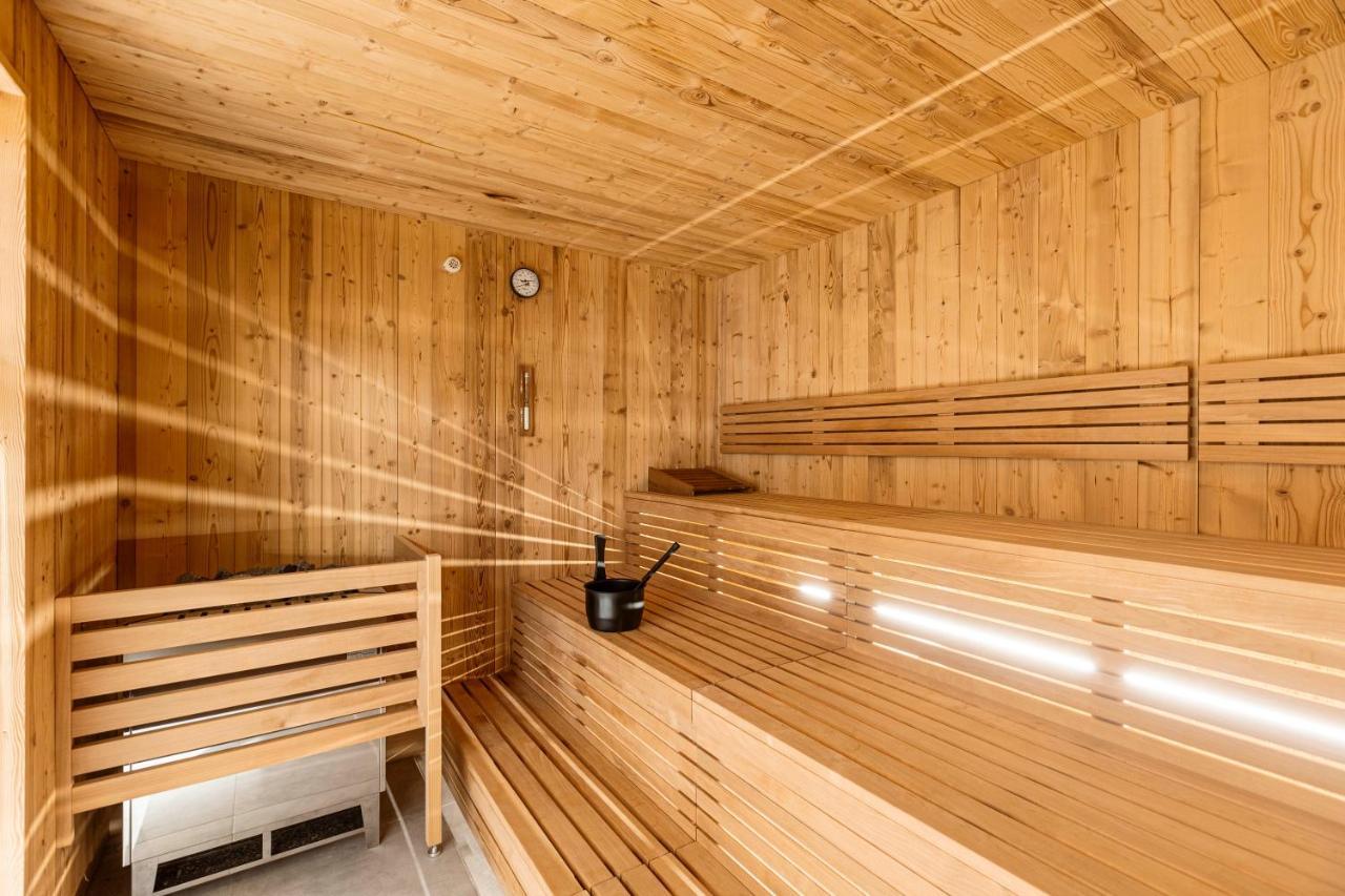 Zillertal Suites Fuegen By Alps Resorts Bagian luar foto