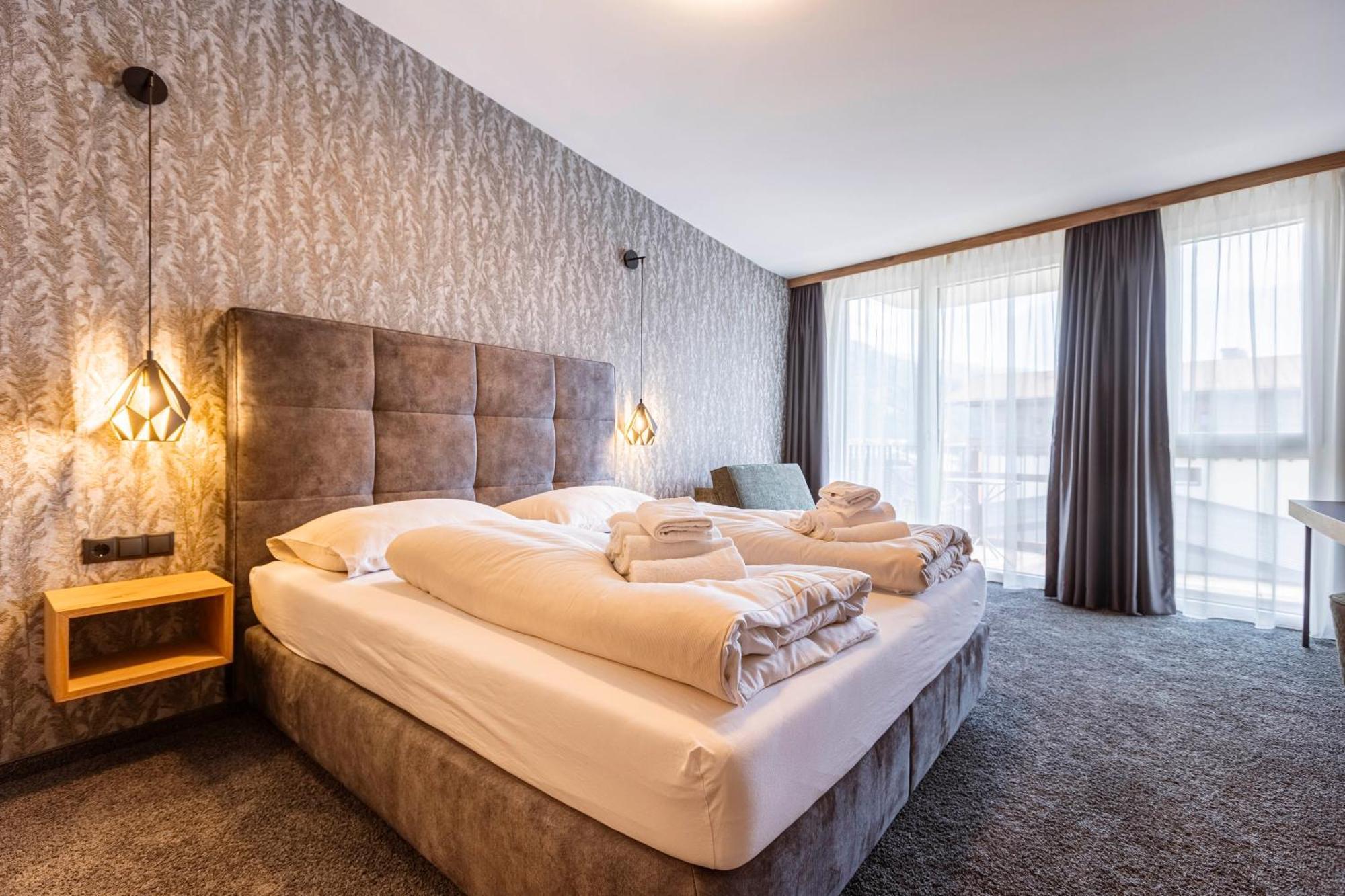 Zillertal Suites Fuegen By Alps Resorts Bagian luar foto